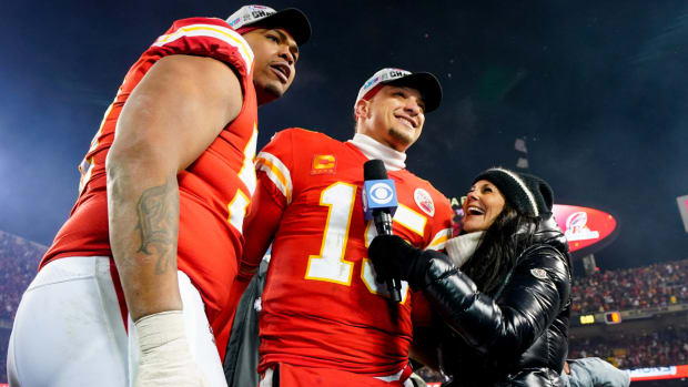 Chiefs stars Orlando Brown Jr. and Patrick Mahomes speak to CBS’s Tracy Wolfson.